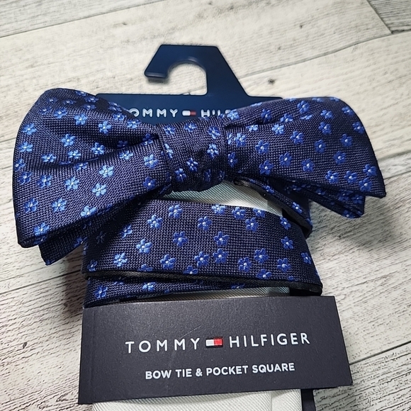 Tommy Hilfiger Bow Tie Pocket Square Set Bow Necktie NEW Navy Blue White Floral - Picture 2 of 6